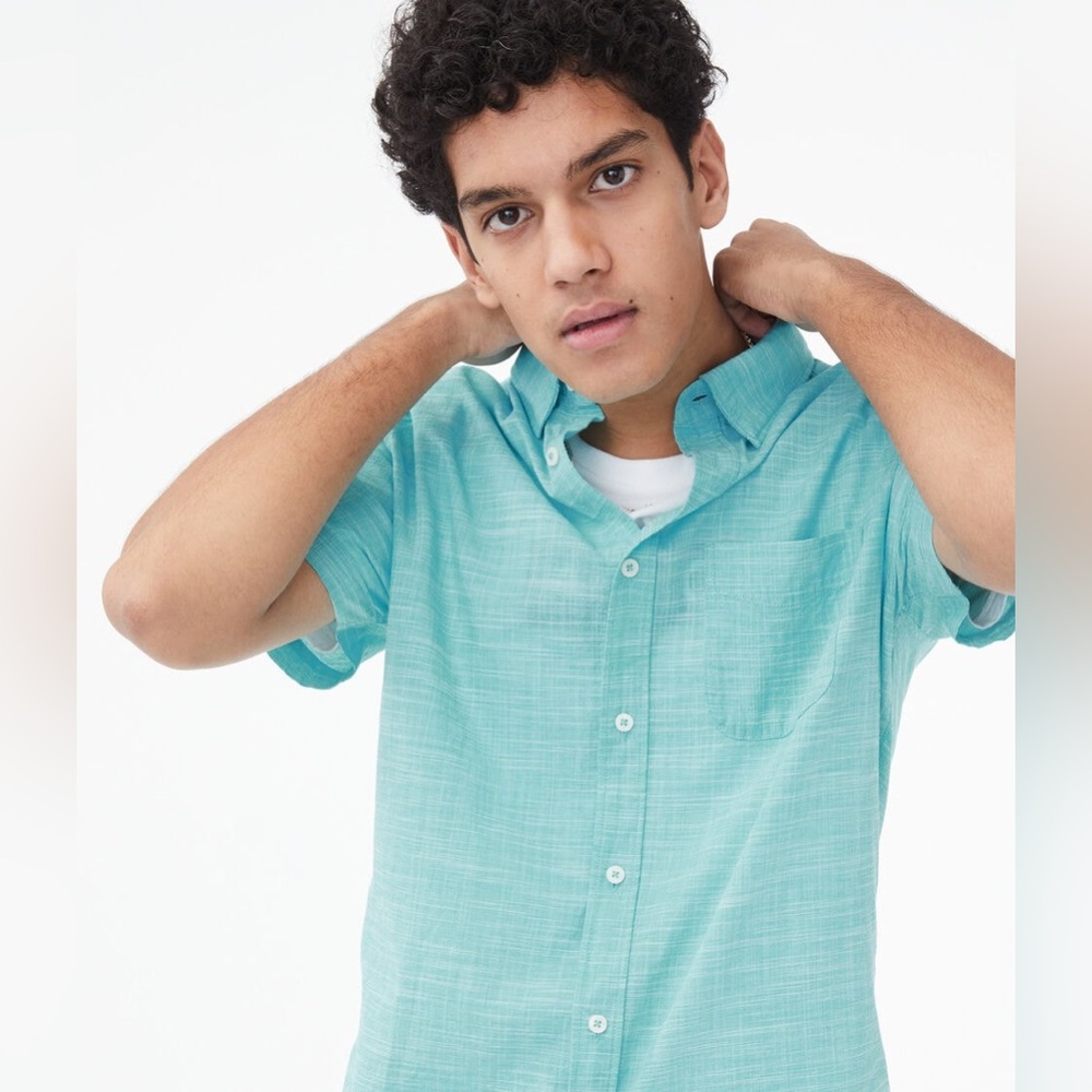 Aeropostale Men’s Short-Sleeve Button-Down Shirt – Size Large